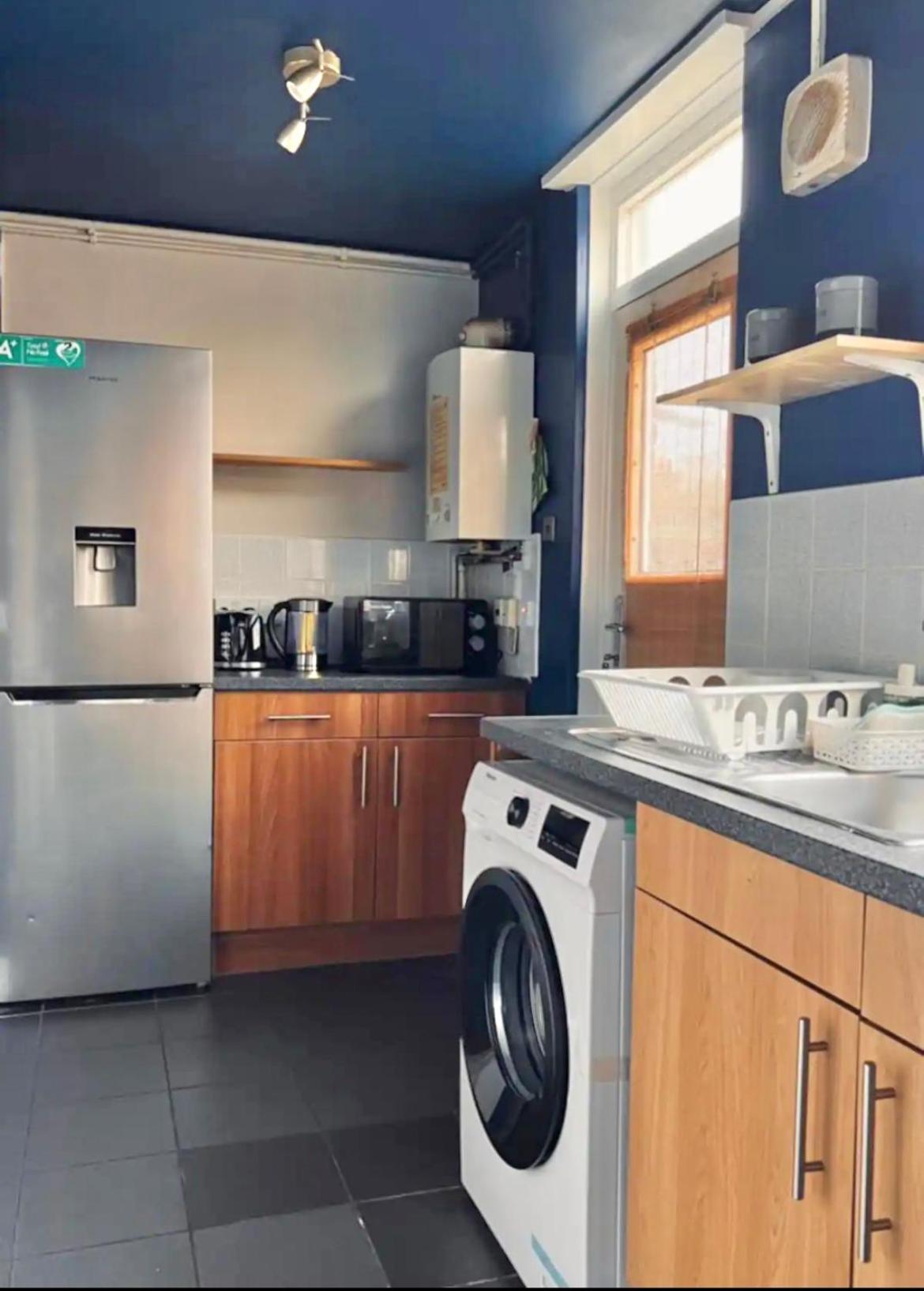 Entire 2 Bedroom House In Hackney Сasa de vacaciones